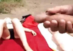 سبزه لرزش و پنهان کردن ویبراتور مورد علاقه خود را در بیدمشک تصاویرسکسی زنان عرب