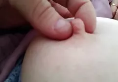 برندی آنیستون دوست تصاویر سکسی دختران عربی دختر را به لیسیدن گربه دعوت می کند
